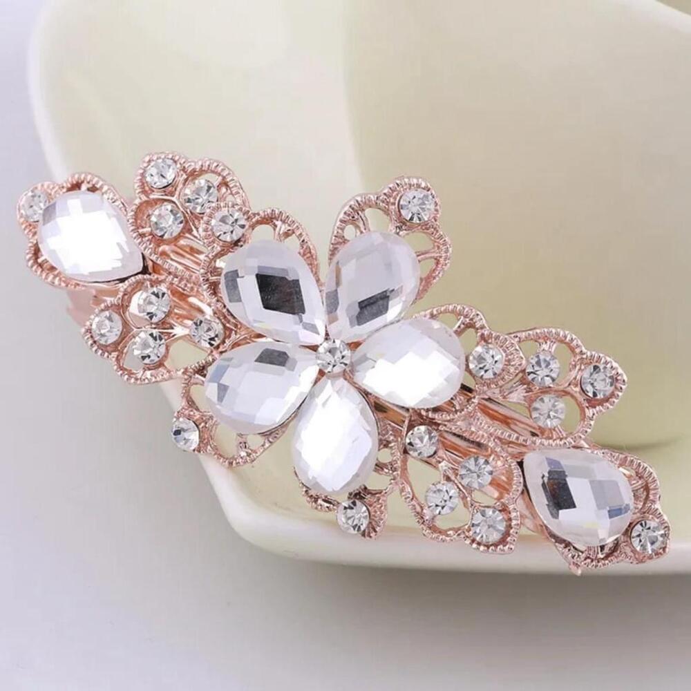 Rhinestone Flower Hair Clip In White/Clear